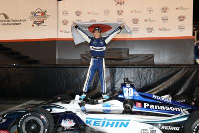 Takuma Sato menebus dirinya dengan kemenangan Gateway yang mendebarkan atas Carpenter