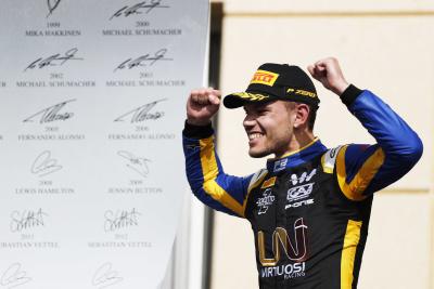 Ghiotto charges to Bahrain F2 Sprint victory