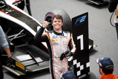 De Vries membawa kemenangan Monaco F2 dalam perlombaan fitur yang kacau