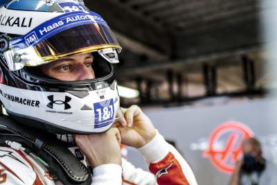 Kontrak Schumacher dengan Ferrari Tunda Pengumuman Haas