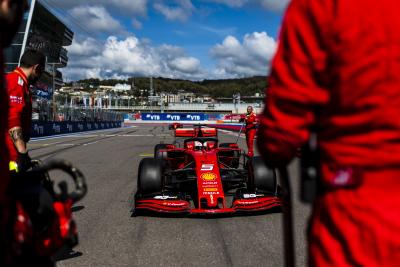 Vettel: Komentar V12 setelah DNF Rusia 'sangat pahit'