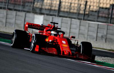 Vettel tercepat pada pagi tes F1 kedua dari belakang yang basah-kering
