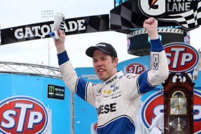 STP 500 di Martinsville Speedway - Hasil Akhir