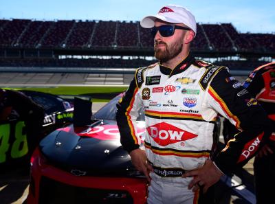 NASCAR mengeluarkan penalti L-1 ke Austin Dillon dan RCR karena masalah decklid