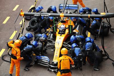 Brown memuji kerja tim McLaren yang meningkat, kekuatan operasional