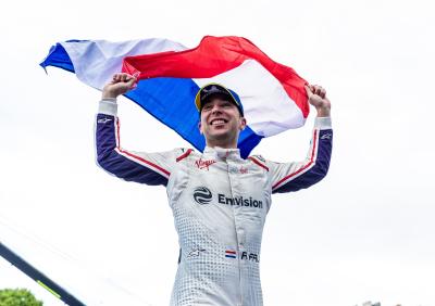 Frijns meraih kemenangan perdananya di Formula E di Paris E-Prix yang dilanda hujan
