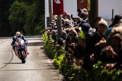 Peter Hickman, Smiths Racing BMW, Isle of Man TT,