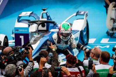 BMW da Costa mengalahkan Vergne untuk kemenangan pertama di era baru FE