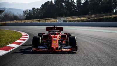 Mobil F1 2019 Ferrari menyelesaikan track outing pertamanya