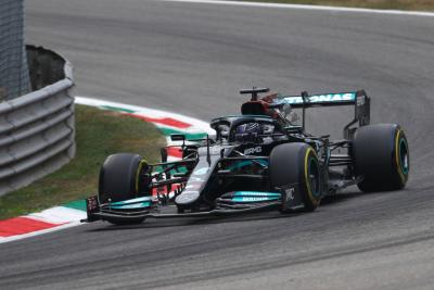 F1 GP Italia: Hamilton Unggul Setengah Detik dari Verstappen