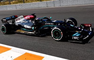 F1 GP Belanda: Sesi Sempat Dihentikan, Hamilton Unggul dari Verstappen