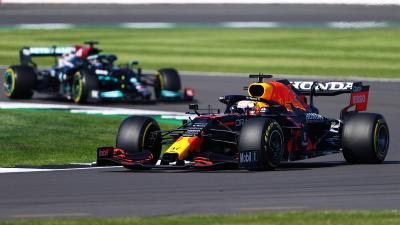 F1 GP Inggris: Verstappen Kalahkan Hamilton untuk Kemenangan Sprint Qualifying