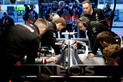 Mercedes akan tetap membuka pabrik F1 di tengah wabah virus korona