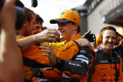 Piastri pens new long-term contract to commit F1 future to McLaren