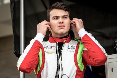 Patricio O'Ward bertahan di urutan kedelapan dalam balapan debut untuk Carlin Racing