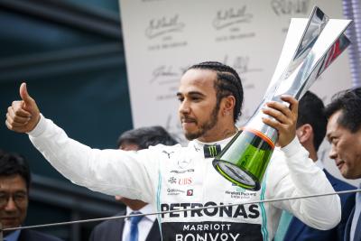 Hamilton eases to Chinese GP victory, tensions flare at Ferrari