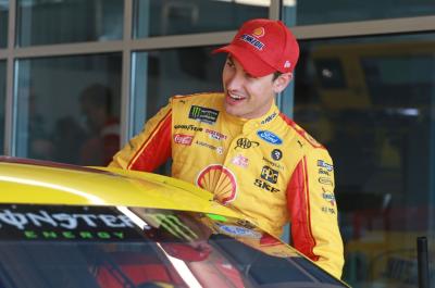 Logano pips Almirola untuk Martinsville Pole