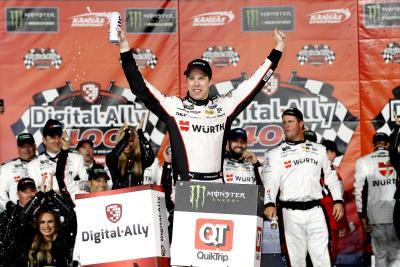 Keselowski takes thrilling win in Digital Ally 400