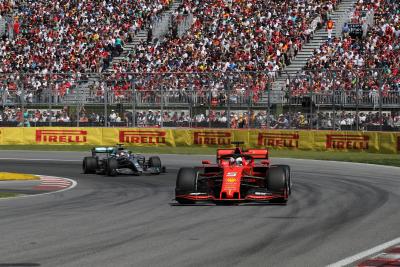Ferrari memiliki mode mesin F1 yang tidak dimiliki Mercedes - Hamilton
