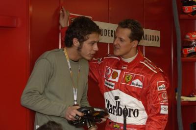 Rossi 'tertegun' Schumacher selama tes pertama Ferrari F1