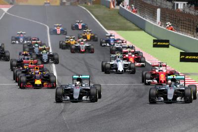 Tabrakan GP Spanyol 2016 Bikin Mercedes 'Tidak Nyaman'