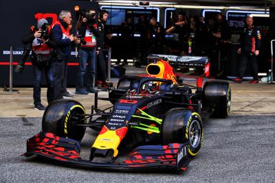 Pirelli explains new ‘shiny tyre’ look for F1 2019