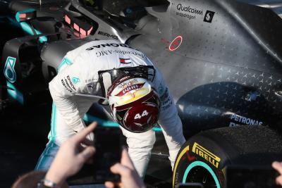 Mercedes mengungkapkan kerusakan lantai melukai kecepatan Hamilton