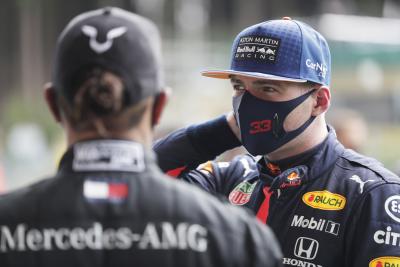 Verstappen 'mengemudi sendiri di F1 Red Bull' - Hamilton