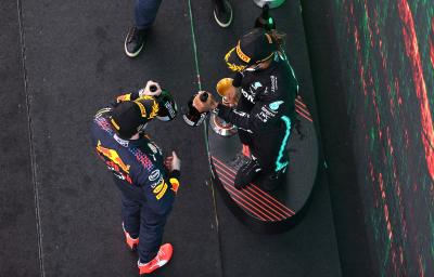 Lewis Hamilton Belajar Lebih Banyak Soal Verstappen di GP Spanyol