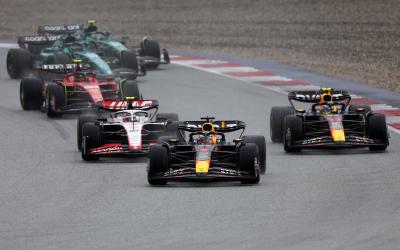 F1 GP Austria: Verstappen Menang setelah Pertarungan Panas Perez