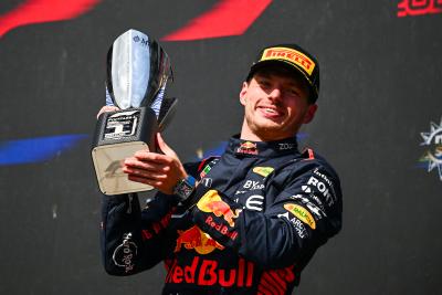 'Superior' Verstappen mendekati rekor F1 sepanjang masa setelah menang di Spa