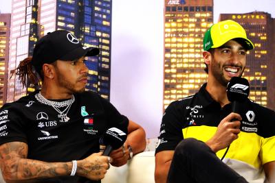 Pembalap F1 membungkam setelah kritik Hamilton