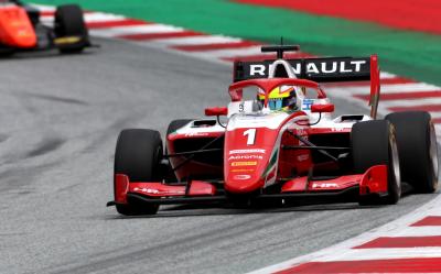 Piastri survives T1 clash to win on F3 debut in Austria