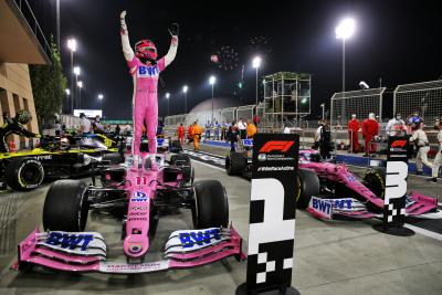 Perez mengklaim kemenangan perdana F1 yang menakjubkan di Sakhir GP setelah drama ban Mercedes