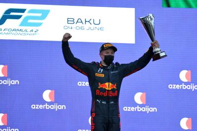 F2 Azerbaijan: Vips Tutup Akhir Pekan dengan Kemenangan Feature Race