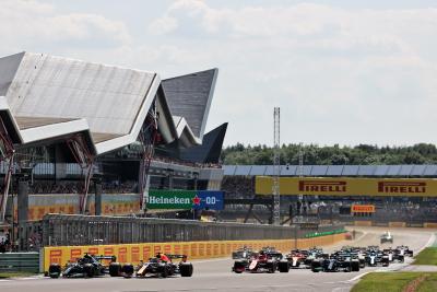 F1 GP Inggris Dihentikan Menyusul Insiden Hamilton-Verstappen