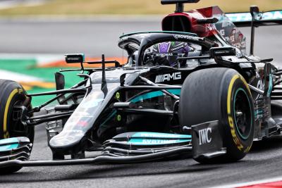 Hamilton half a second clear of Verstappen in Italian GP FP1