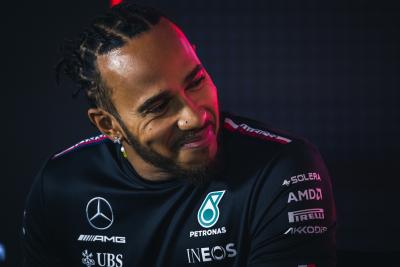 “Extraordinary” Hamilton praised for competing against the “next generation”