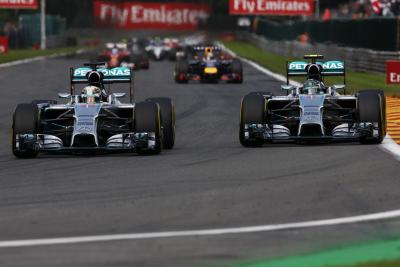 Tengahi Rivalitas Hamilton-Rosberg, Wolff Hampir Cadangkan Keduanya