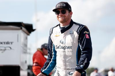 Conor Daly di atas dalam latihan malam Gateway, Kimball terjatuh