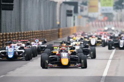 Ticktum menyapu kemenangan balapan kualifikasi Macau F3 yang dominan