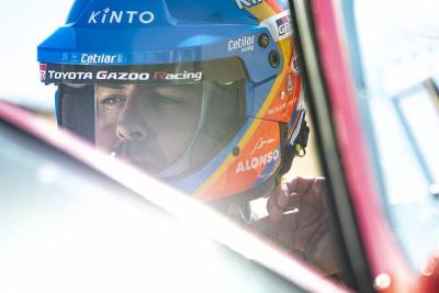Alonso hits trouble as Dakar hopes dealt blow