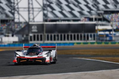 Castroneves paces Daytona FP2, Alonso hits the track