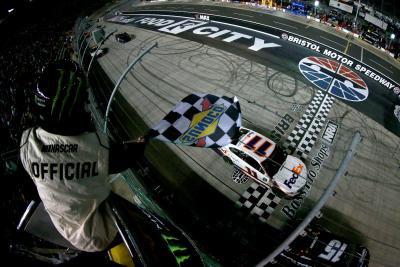 Denny Hamlin outduels Matt DiBenedetto for Bristol night race victory