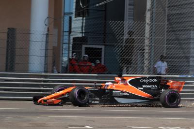 28.05.2017 - Race, Jenson Button (GBR) McLaren MCL32 retires from the race