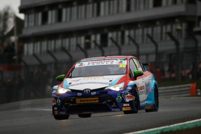 Ingram bounces back from qualifying struggle to seize early points lead