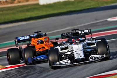Sainz: Racing Point, AlphaTauri 'berbahaya' bagi McLaren