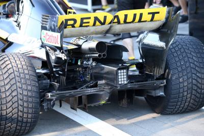 Apa yang terjadi dengan sayap belakang knalpot F1 yang ditiup?