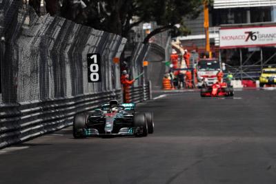 Hamilton berharap strategi pit stop split untuk serangan GP Monaco