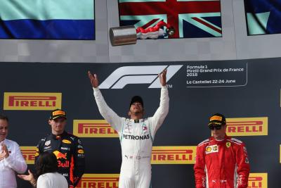 Hamilton: Penalti Vettel tap di tangan